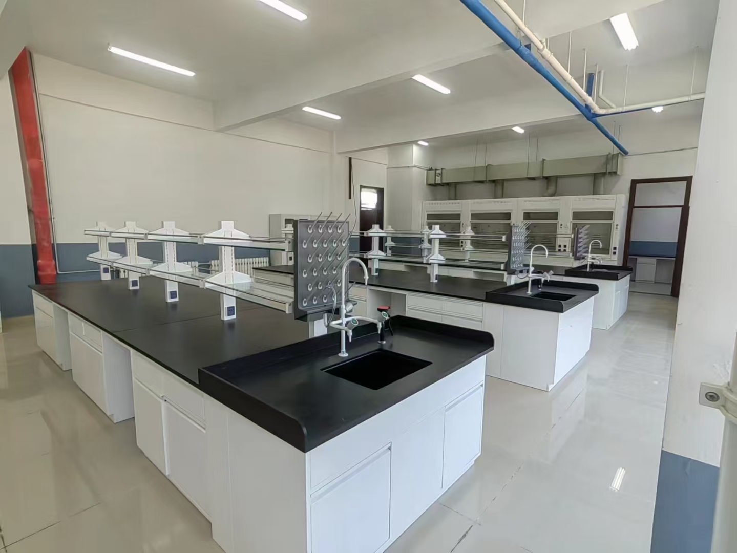 大連全鋼化驗室操作臺：廠家直供鑄就品質，定制服務適配需求